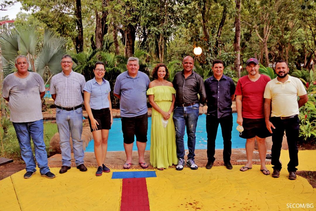 Prefeito Adilson recebe visitantes na reabertura do Parque das Águas Quentes  em Barra do Garças - Araguaia Notícia