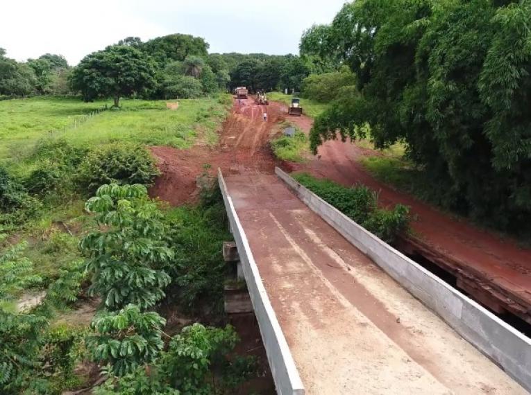 Prefeitura de Barra do Garças realiza encabeçamento da ponte do Areado, na MT-336