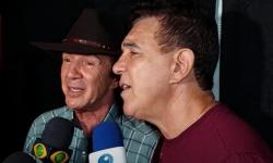 VEJA VÍDEO: Di Paullo e Paulino emocionam Torixoréu ao cantarem Estrelinha que gravaram com Marília Mendonça