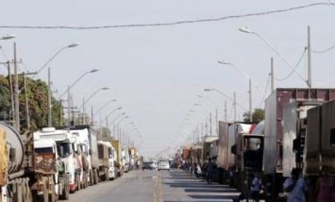 Líder de caminhoneiros acusa Agronegócio por bloqueios e pede a motoristas que ouçam Bolsonaro e liberem rodovias