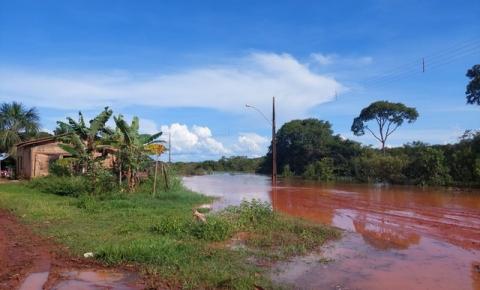 Rio Araguaia transborda após cheia e município de MT entra em alerta