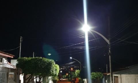 Moradora elogia prefeito Adelcino Lopo por instalação de lâmpadas de LED em Pontal do Araguaia 